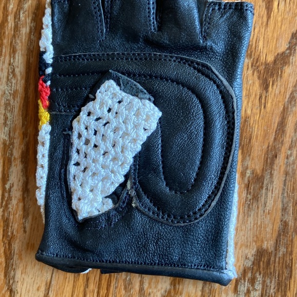 Fingerless Gloves Crochet & leather with Stripes - Picture 4 of 13